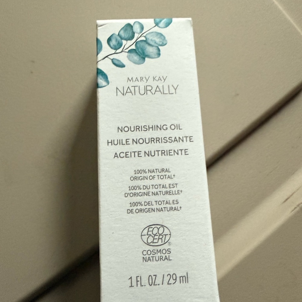 Mary Kay Naturally Nourishing Oil